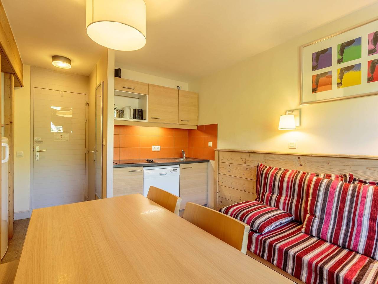 Appartement entier, Appartement lumineux avec balcon, Wi-Fi & piscine chauffée à Plagne 1800 in La Plagne, La Plagne-Tarentaise