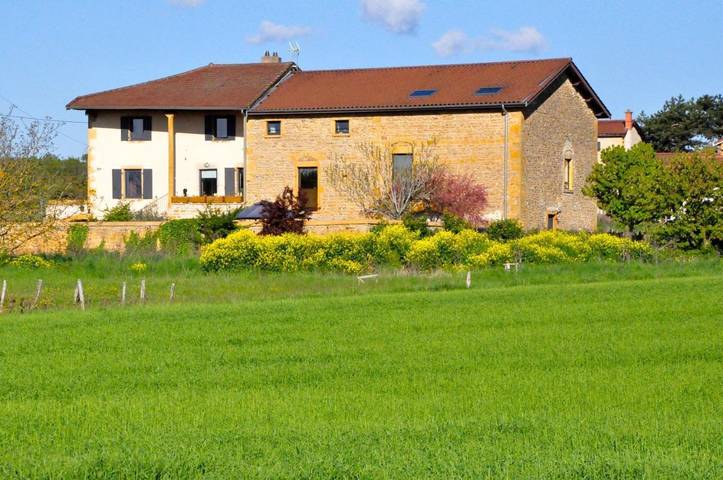Location de vacances pour 6 personnes, avec Jacuzzi ainsi que Terrasse et Jardin à Saint-Germain-Nuelles