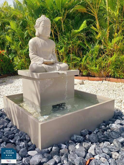 Location de vacances pour 2 personnes, avec jardin et terrasse ainsi que vue et piscine à Anse-Bertrand - 3