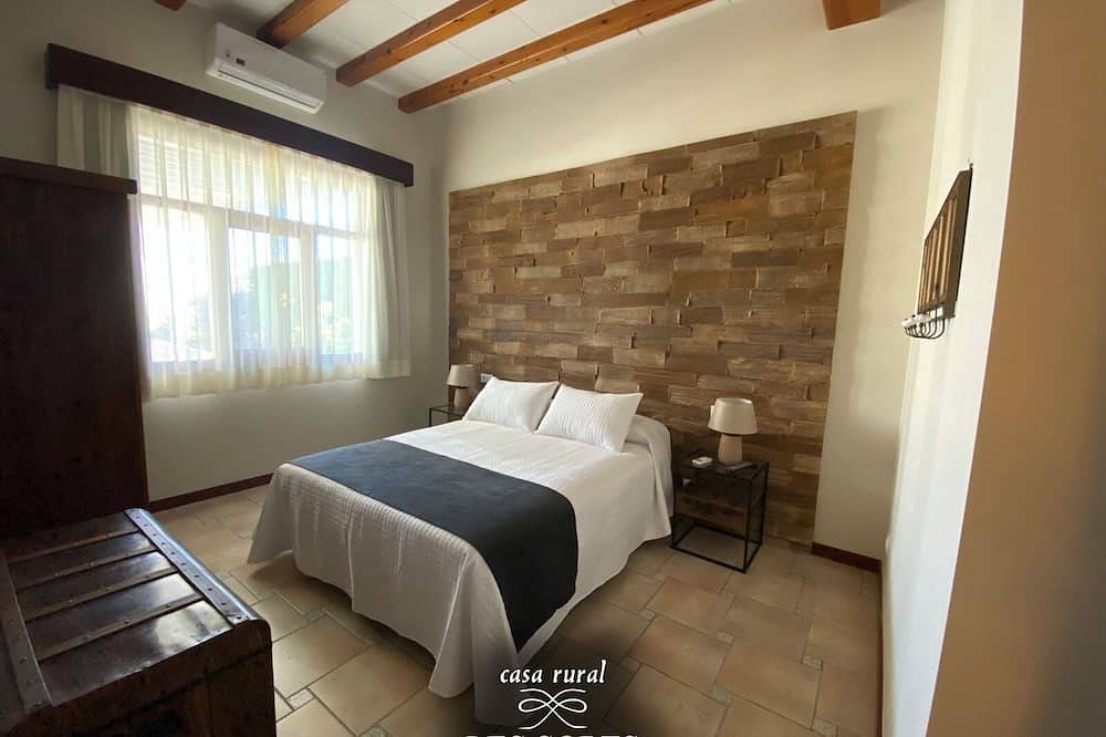 Roomtype in Marina Rossell, Parc Natural de la Tinença de Benifassà