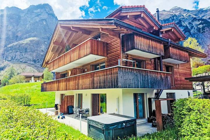 Hütte für 3 Personen, mit Whirlpool in Kandersteg