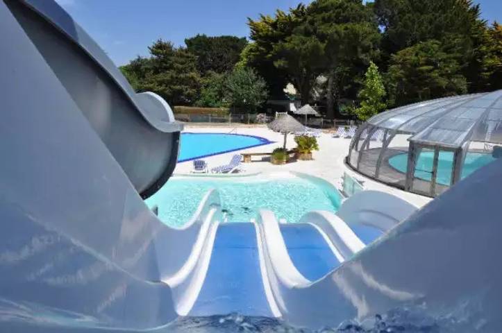 Mobil home pour 4 personnes, avec jacuzzi et piscine ainsi que sauna et bassin pour enfant dans Raguénez - 2