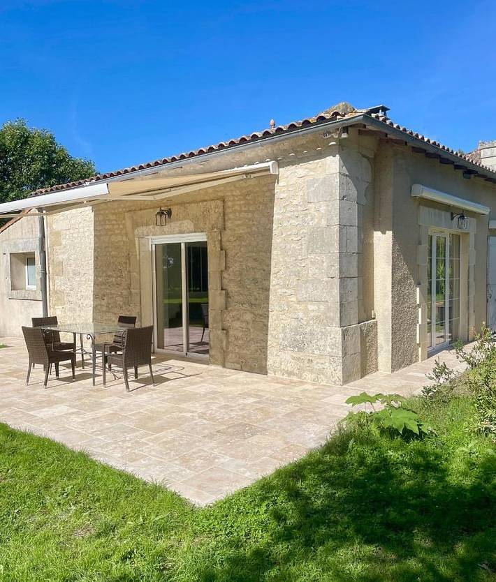 Location de vacances pour 4 personnes, avec Terrasse ainsi que Jardin et Vue dans Tugéras-Saint-Maurice
