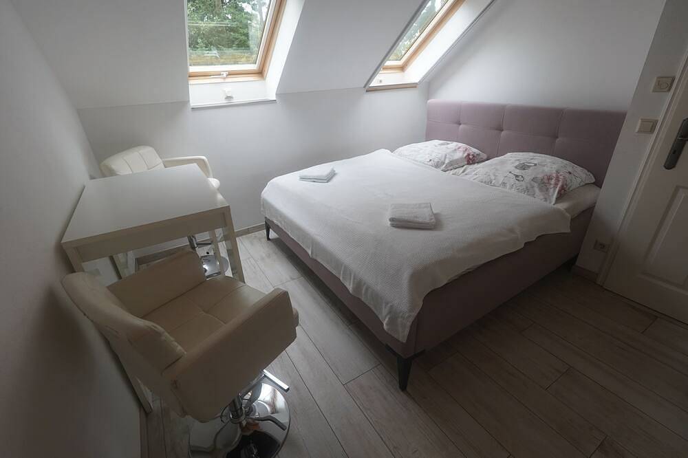 Ganze Wohnung, Ferienwohnung Erika · Natur & Ruhe in der Lausitz · 3 Zimmer, 8 Gäste in Neiße-Malxetal, Lausitz