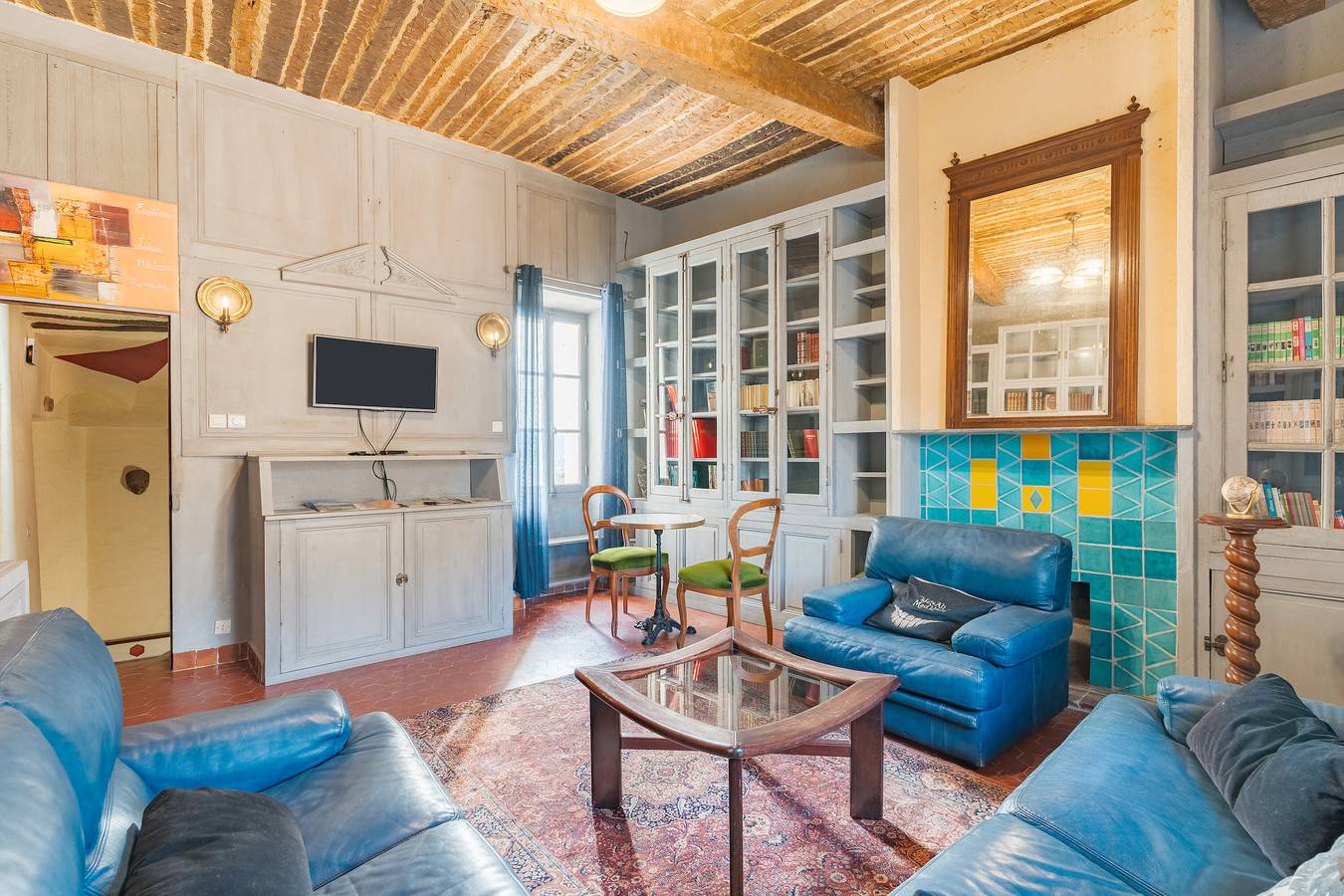 Holiday Home 'Demeure Vigneronne Avec Jardin' with Mountain View, Private Terrace and Wi-Fi in Tavernes, Brignoles region