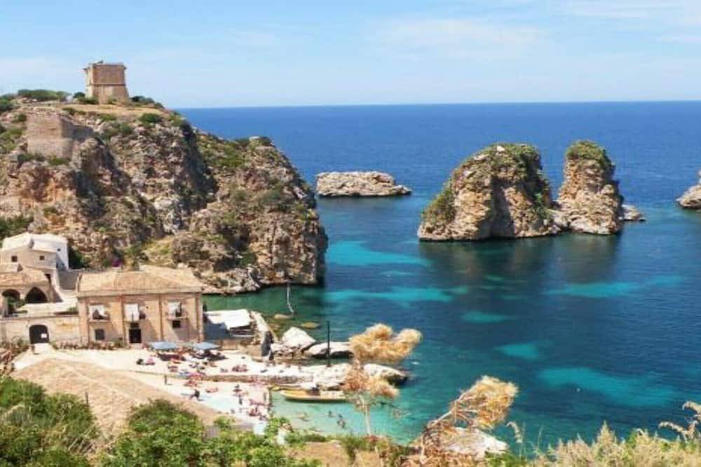 Carini Luxury apartment in the historic center of Carini near the airport and the sea in Carini, Palermo Province
