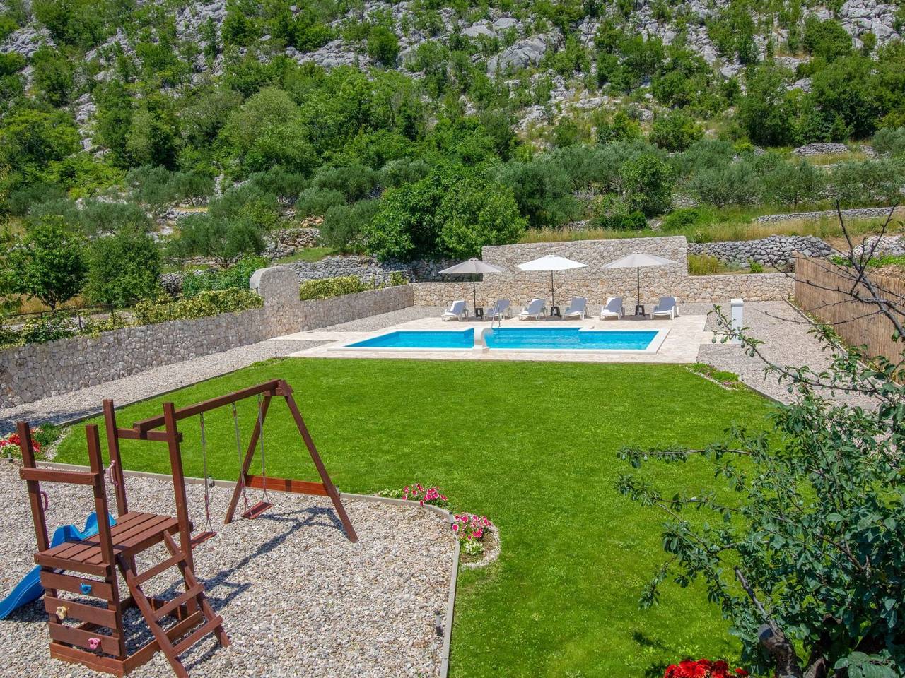 Villa Elin mit großem, privatem Pool in Seoca in Dalmatinisches Zagora
