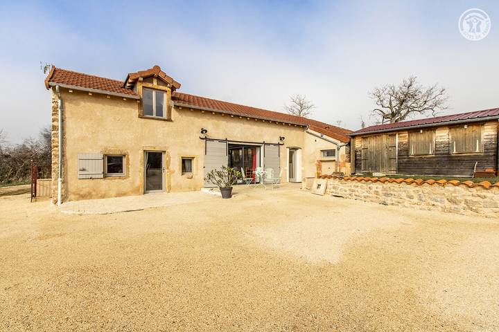 Gîte pour 4 personnes, avec terrasse et jardin
