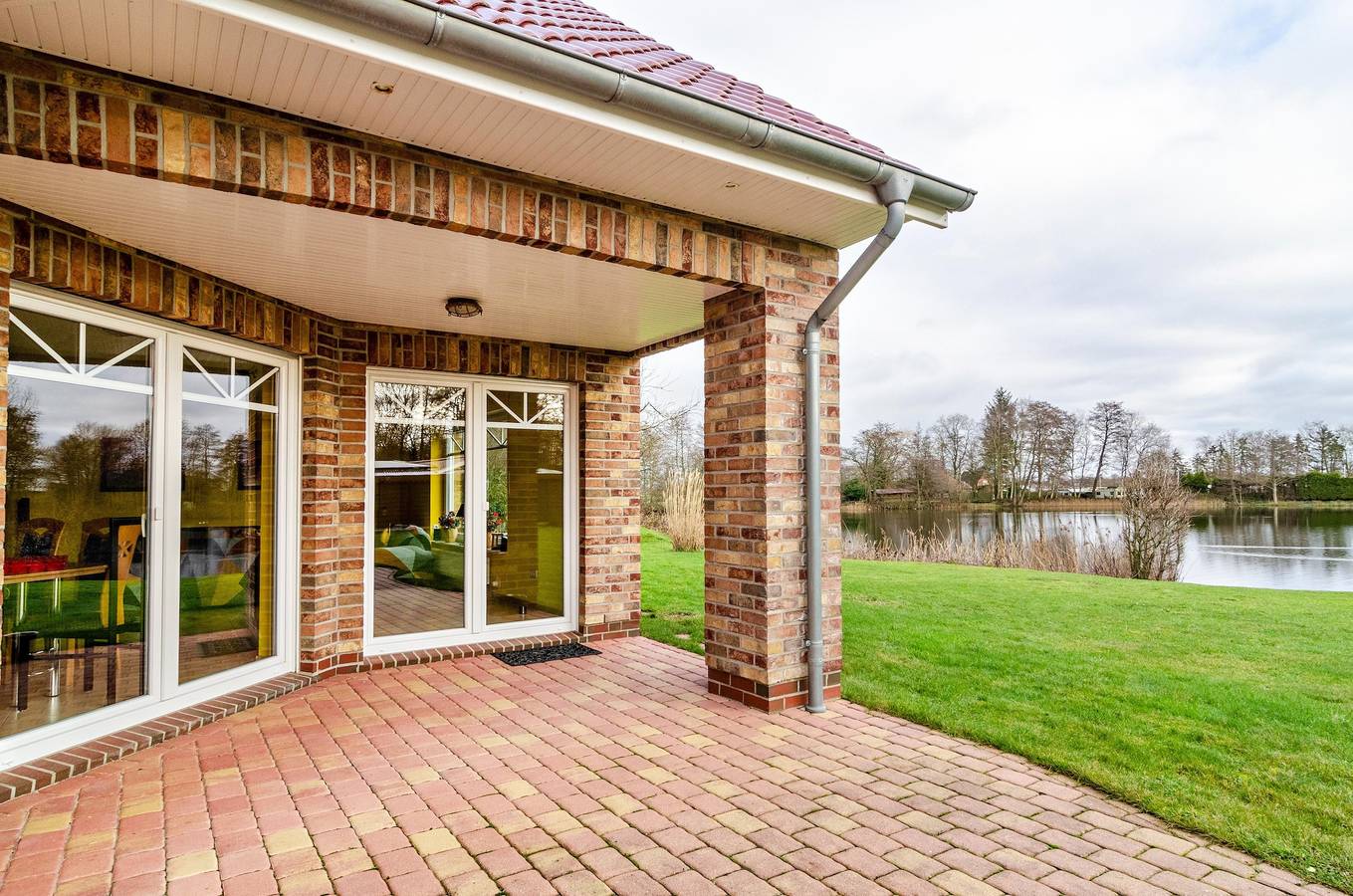 Ganze Wohnung, Ferienwohnung "Landflair am See" mit Seeblick, privater Terrasse & Gemeinschaftsgarten in Nenndorf, Nordseeküste
