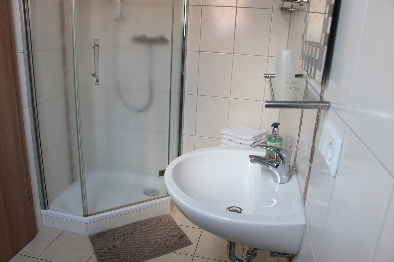 Landgasthof "Zur Tenne" - Einzelzimmer mit Dusche / Wc, Fernseher und kostenlosem Wlan in Feuchtwangen, Romantische Straße