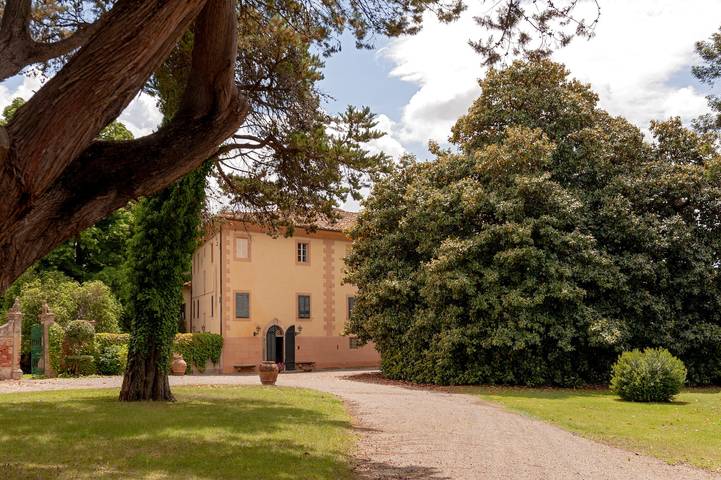Villa Ott con Piscina Privata, Giardino Privato e Wi-Fi in Crespina Lorenzana, Colline Pisane