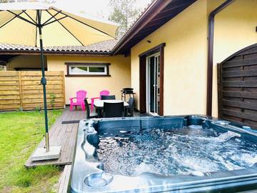 Gîte pour 3 personnes, avec vue ainsi que piscine et jardin, animaux acceptés à Lévignacq