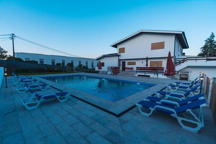 Location de vacances pour 2 personnes, avec Terrasse ainsi que Jardin et Piscine dans Alijó