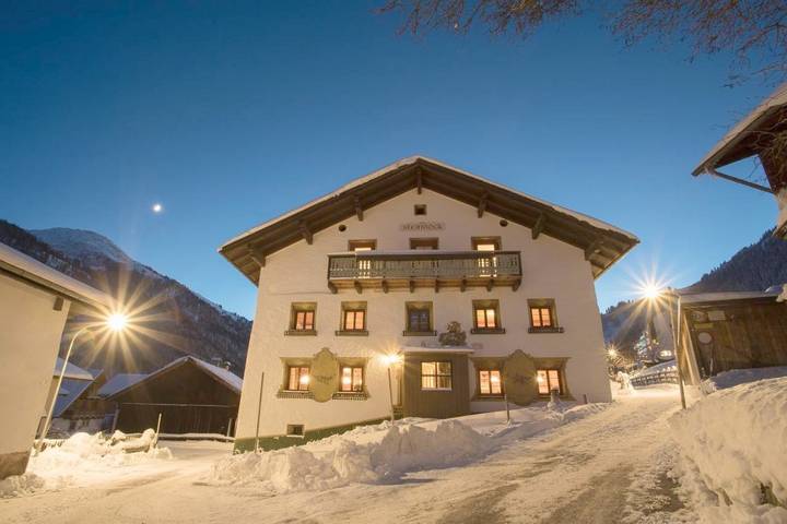 BnB für 4 Personen, mit Ausblick und Terrasse am Arlberg