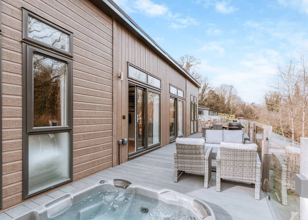 Willow Lodge Vip Hot Tub and Pet Friendly in Shropshire