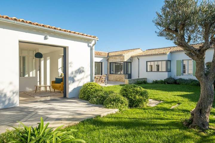 Gîte pour 12 personnes, avec piscine à Loix - 2