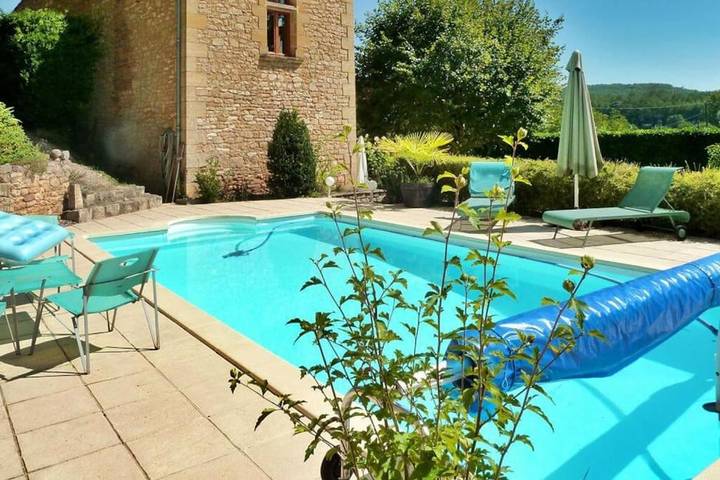 Location de vacances pour 8 personnes, avec jardin ainsi que piscine et terrasse à Vézac - 3