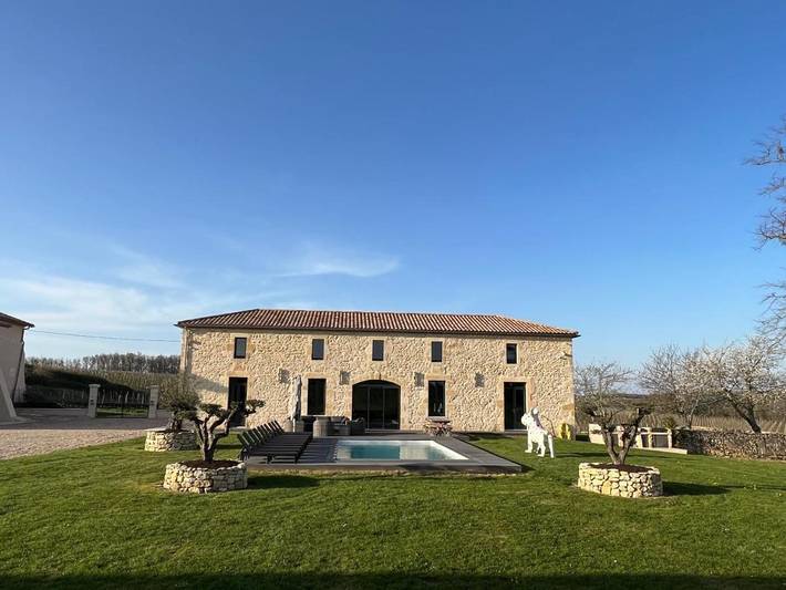 Gîte pour 10 personnes, avec jardin ainsi que piscine et vue à Saint-Quentin-de-Caplong