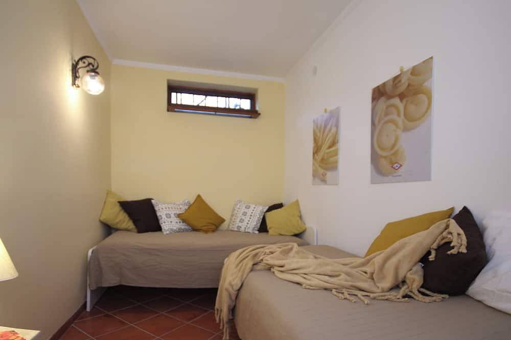 Entire apartment, Relaxation with Jacuzzi and pool between Pompeii Amalfi coast, Sorrento and Capri in Trecase, Vesuvio National Park