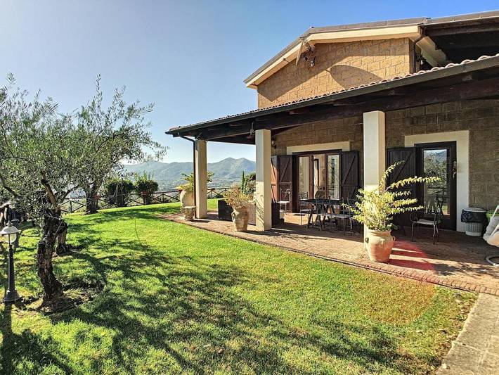 Casa vacanza per 13 persone, con Balcone e Terrazza nonché Giardino e Piscina a Sant'Agata de' Goti