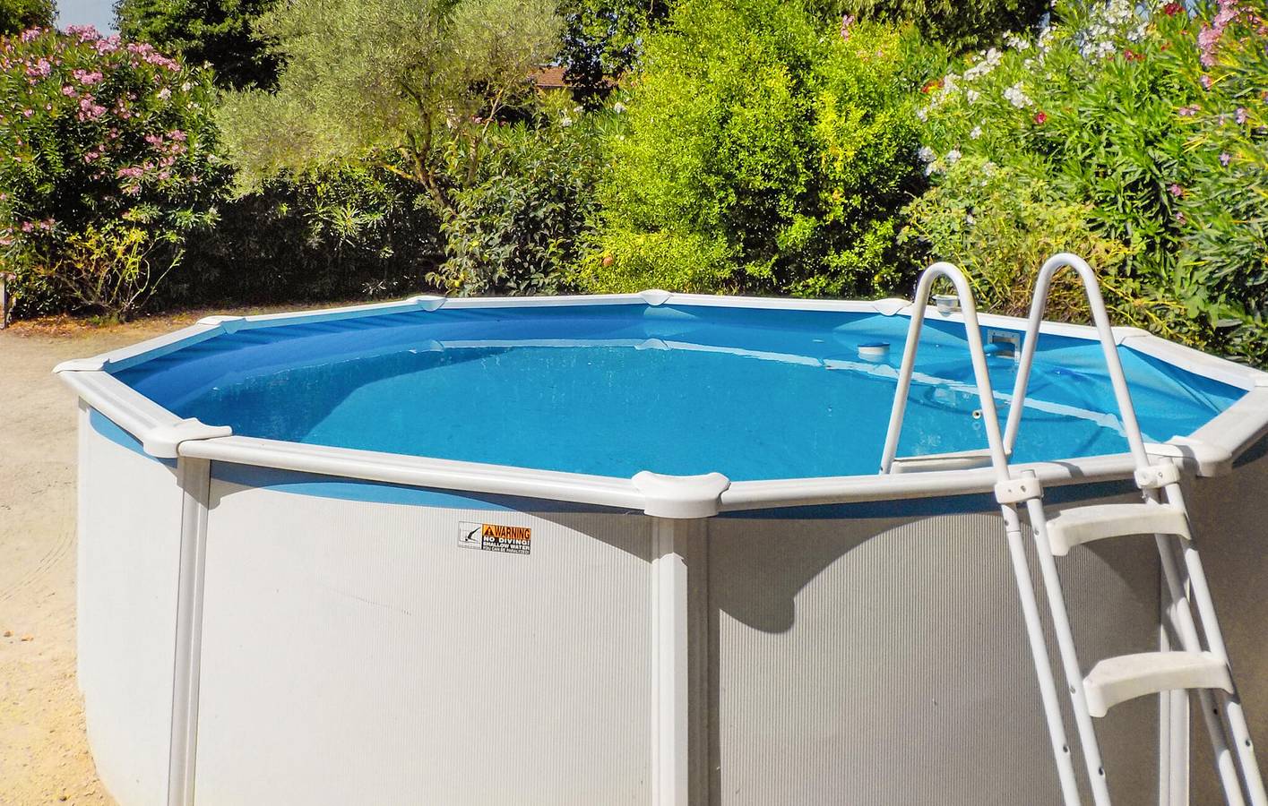 Gemütliches Apartment mit Pool & AC in der Nähe von Fluss und Stadtzentrum in Cornillon, Nimes und Umgebung