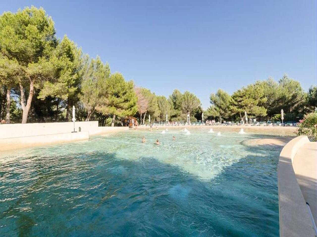 Apartamento entero, Apartamento en Pont Royal con piscina de olas in Mallemort, Region de Arles