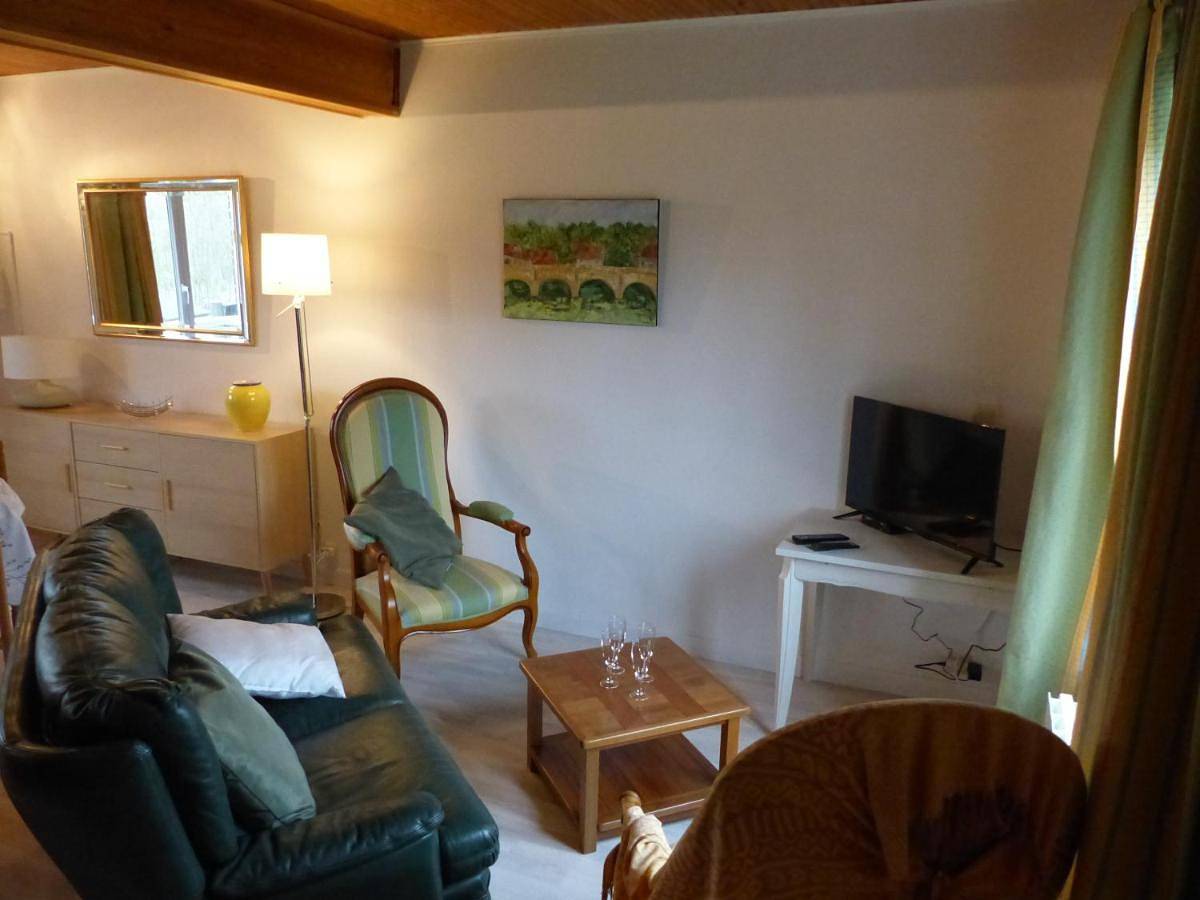 Appartement entier, Two-Bedroom Apartment in Blangy-sur-Bresle, Région de Dieppe