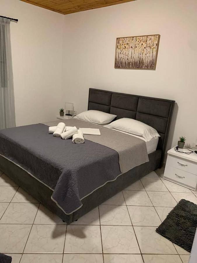 Gîte pour 2 personnes, avec terrasse dans Borsh - 4