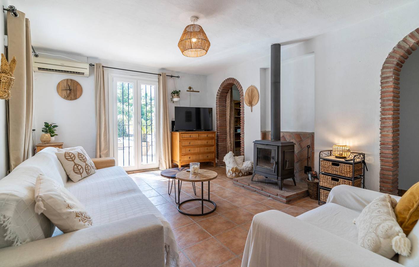 Cozy Apartment with Pool & WiFi, Near Alhaurín - Parking, AC & Grill in Alhaurín el Grande, Málaga Province