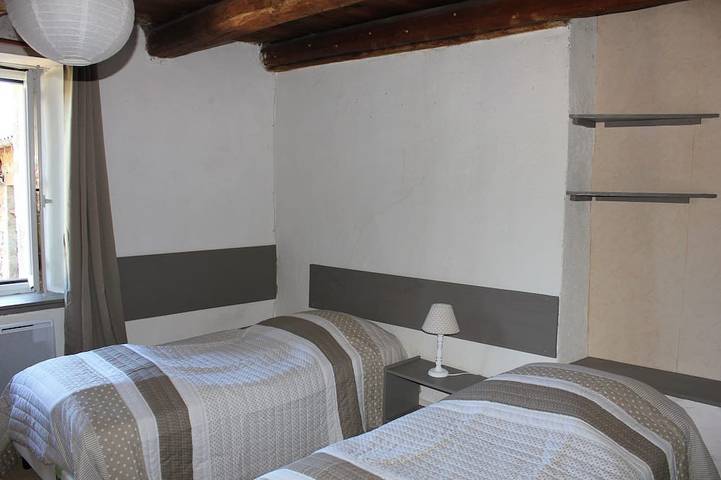 Location de vacances pour 5 personnes, avec terrasse et jardin à Saint-Maurice-de-Lignon - 3