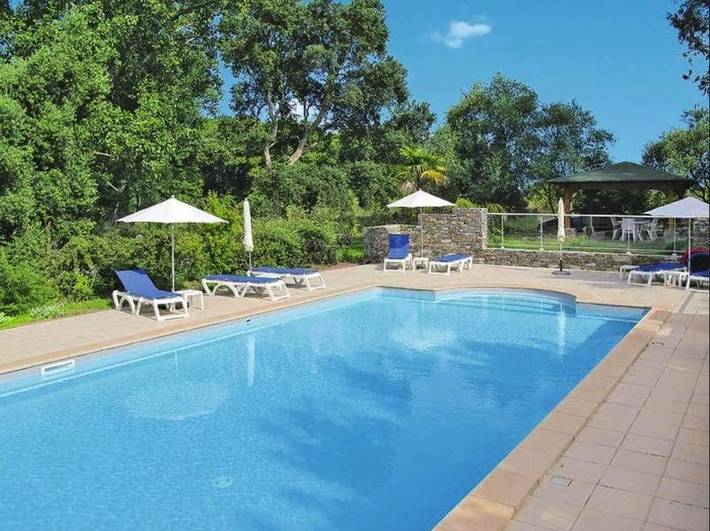 Cottage pour 2 personnes, avec vue ainsi que piscine et jardin, animaux acceptés dans Port de Taverna