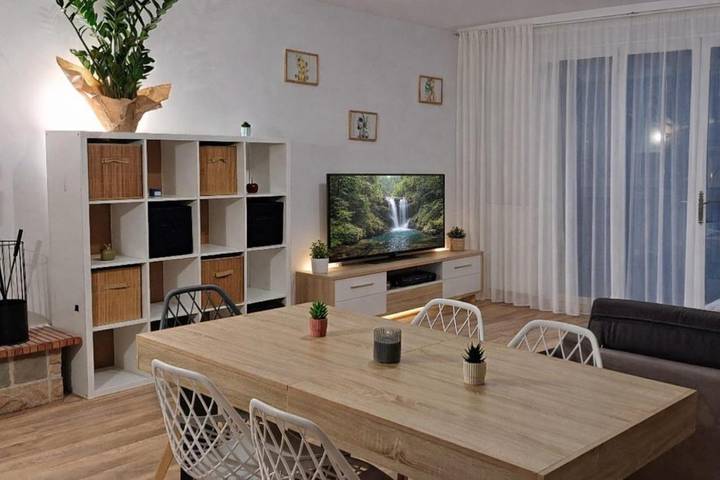 Location de vacances pour 6 personnes, avec terrasse à Sainte-Anastasie-sur-Issole - 4