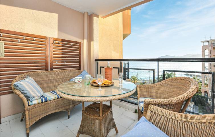 Gîte pour 4 personnes, avec terrasse et piscine dans Theatre De La Licorne - 2