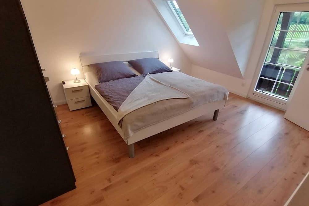 Ganze Wohnung, Moderne Ferienwohnung (Nichtraucher) mit Balkon und direktem Moselblick in Valwig, Cochem-Zell