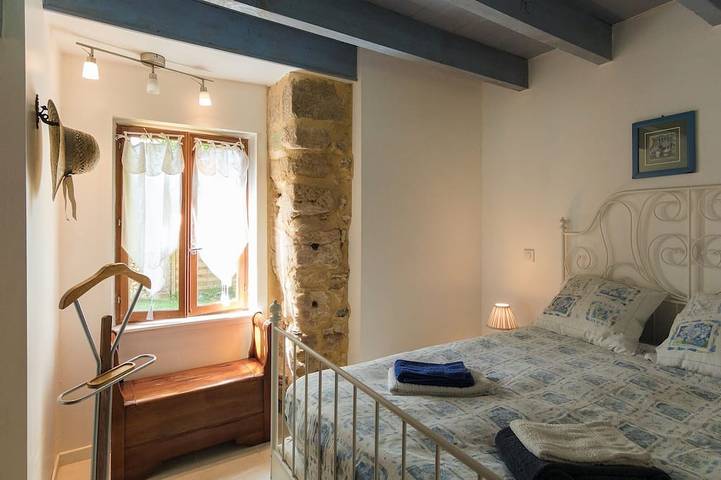 Gîte pour 4 personnes, avec piscine ainsi que jardin et terrasse à Thenon - 2
