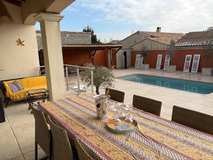 Location de vacances pour 6 personnes, avec piscine ainsi que jardin et vue, adapté aux familles à Mollégès - 2