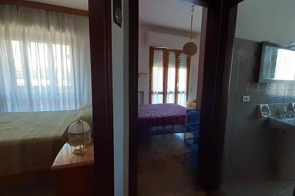 Apartamento entero, Apartamento de tres habitaciones en la costa adriática de los Abruzos, Italia in Alba Adriatica, Provincia de Teramo