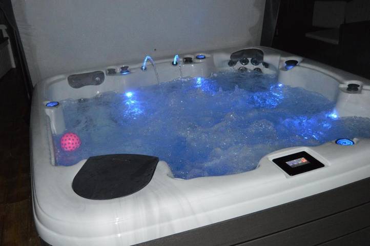 Location de vacances pour 2 personnes, avec jacuzzi ainsi que sauna et terrasse à Pont-Croix - 3