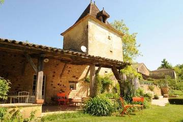 Gîte pour 15 personnes, avec jardin et jacuzzi à Paulhiac