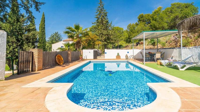 Location de vacances pour 12 personnes, avec Balcon/Terrasse à Alozaina