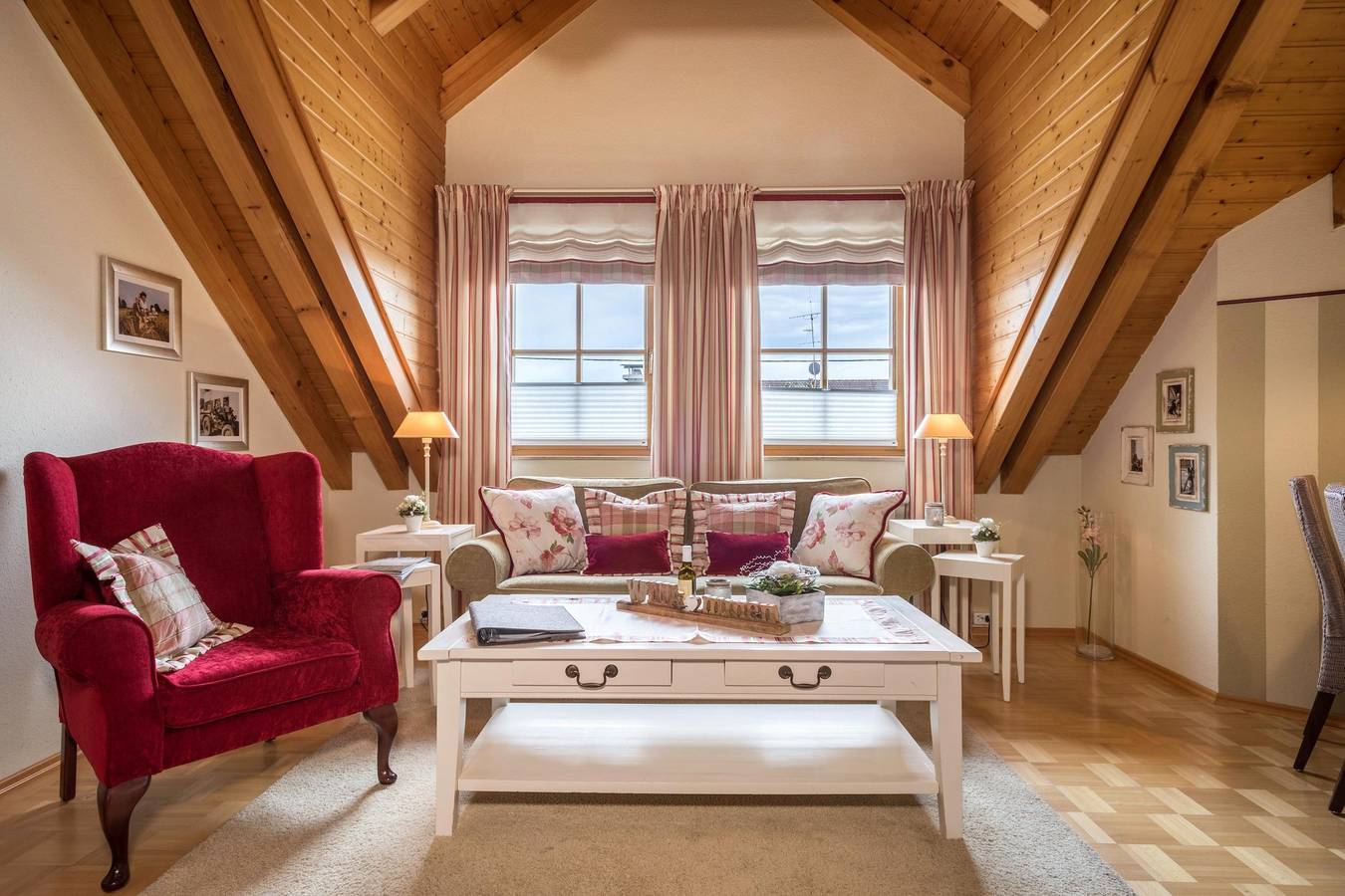 Entire apartment, Charming Vacation Apartment 5 on "Trostelhof" with Balcony in Neufrach, Salem