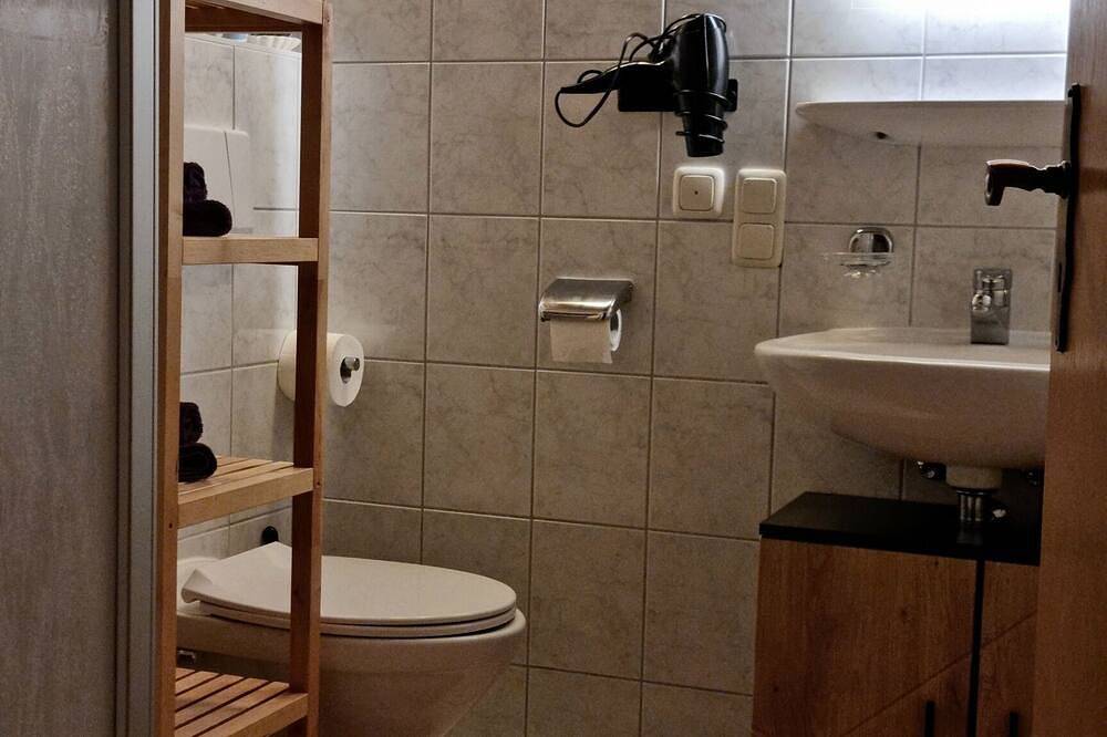 Ganze Wohnung, Fewo für 1-2 Pers., 32m²,  Wohn- Schlafzimmer, Küche, Bad, Balkon in Bischofswiesen, Berchtesgadener Alpen