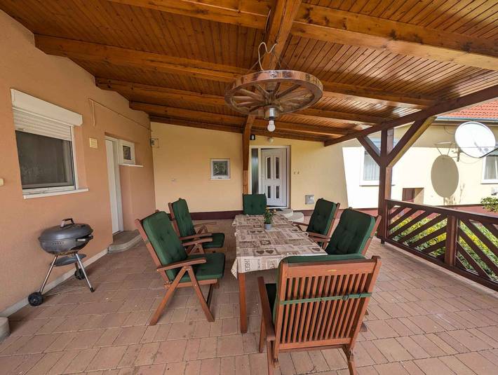 Ganze Ferienwohnung, Ferienwohnung mit Wlan und grosser Terrasse in Fonjod, Plattensee Südufer