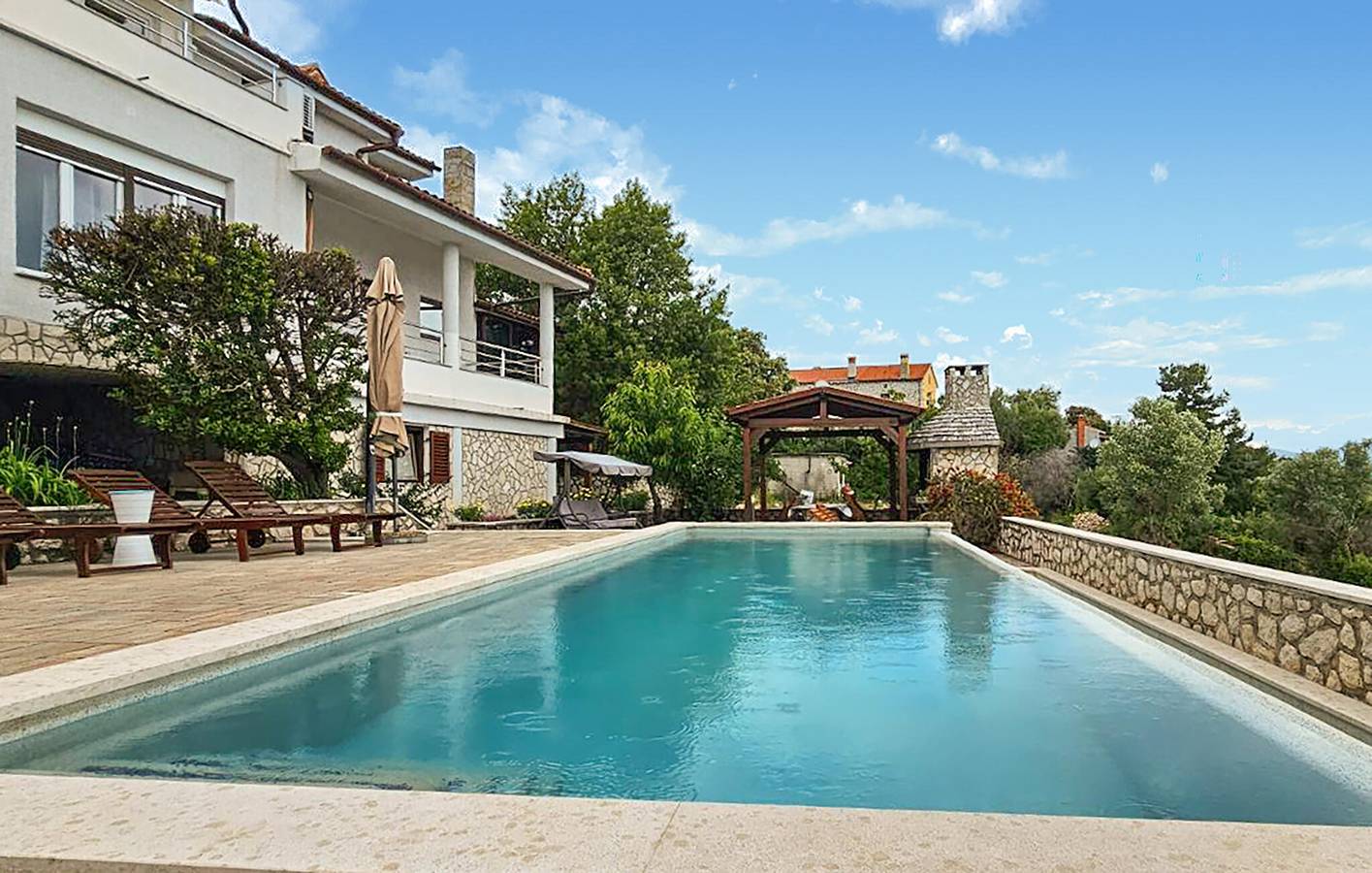 Ganze Ferienwohnung, Gemütliche Wohnung mit Terrasse, in Strandnähe und mit kostenlosen Parkplätzen in Raša, Ostküste Istrien
