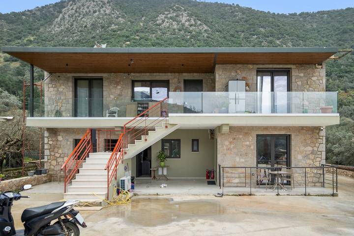 Entire studio, Studio Apartment 'Sokol Stone House 2' with Mountain View, Wi-Fi and Air Conditioning in Greece