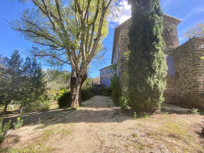 Gîte pour 4 personnes, avec vue ainsi que jardin et terrasse à Gravières