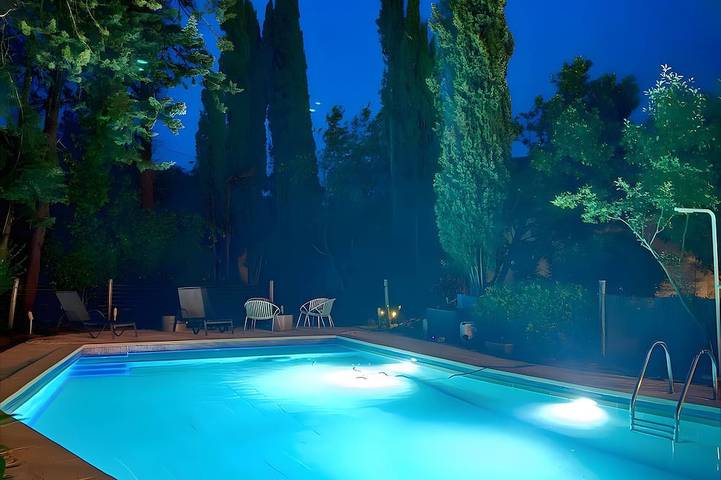 Location de vacances pour 20 personnes, avec Balcon et Jardin à Saint-Michel-d'Euzet