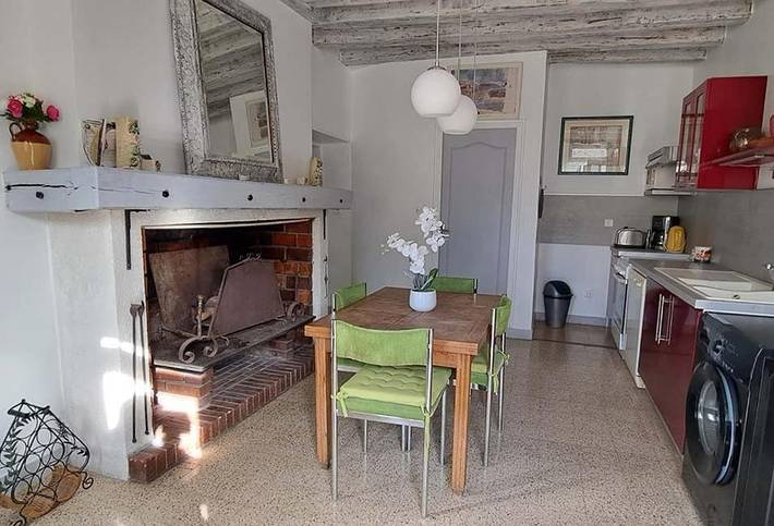 Location de vacances pour 37 personnes, avec jardin et vue à Druyes-les-Belles-Fontaines - 4