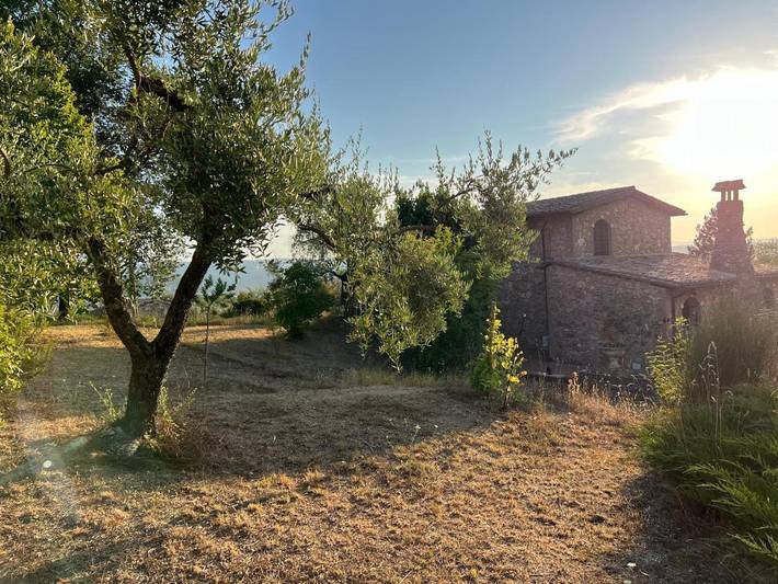 Location de vacances pour 10 personnes, avec jardin et vue ainsi que vue sur le lac et piscine, animaux acceptés à Giove - 3