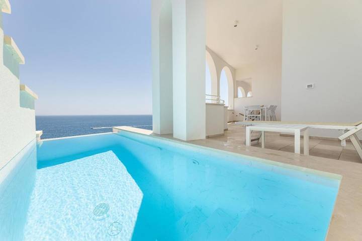 Villa per 6 persone, con panorama e terrazza nonché piscina in Castro (Lecce)